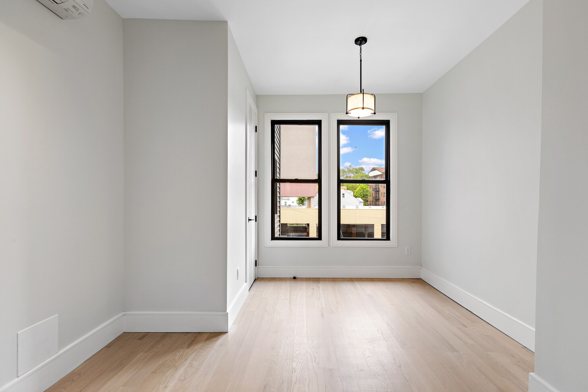 Building Photo - 542 Newark Ave