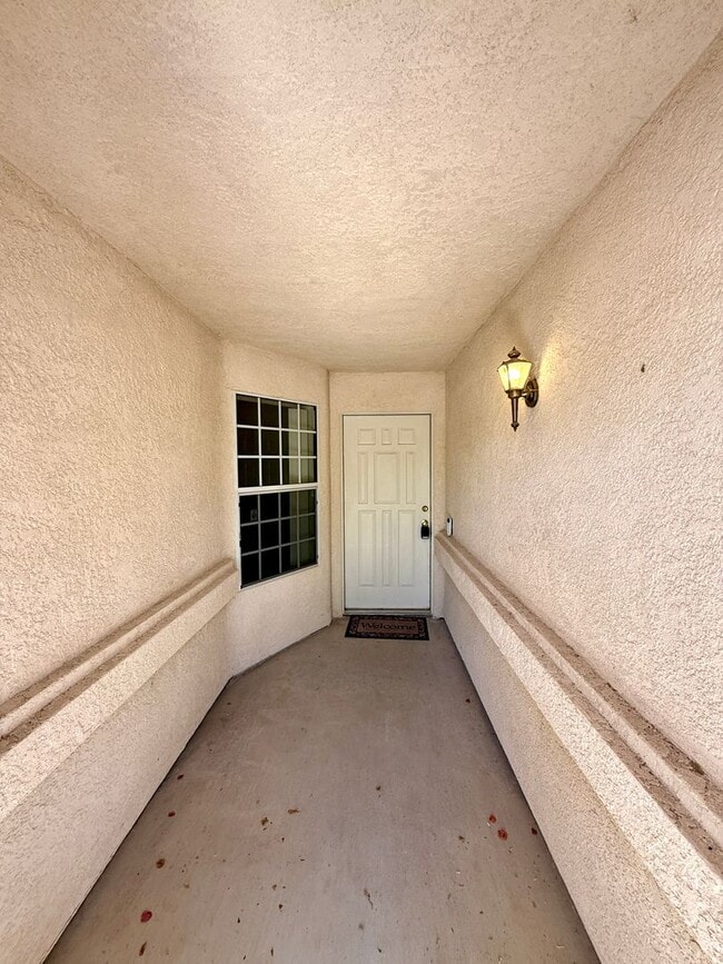 Building Photo - Charming 2 Bed, 2 Bath Home with Open Floo...