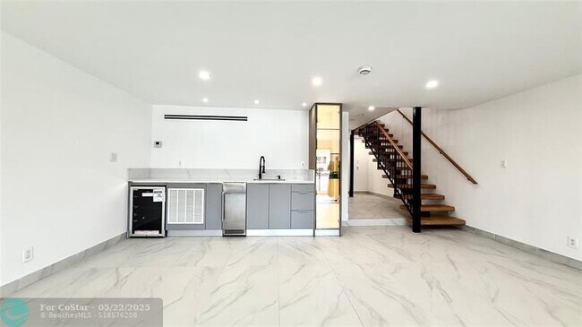 Building Photo - 3826 NE 171 St
