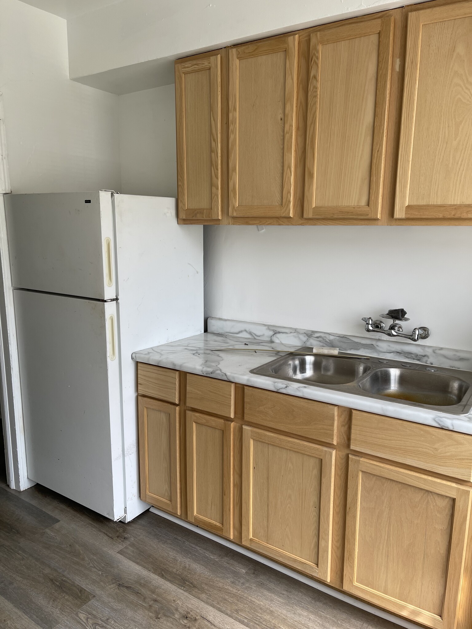 Kitchen - 5300 Mitchell St