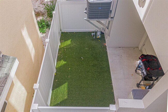 Building Photo - 370 6th St S