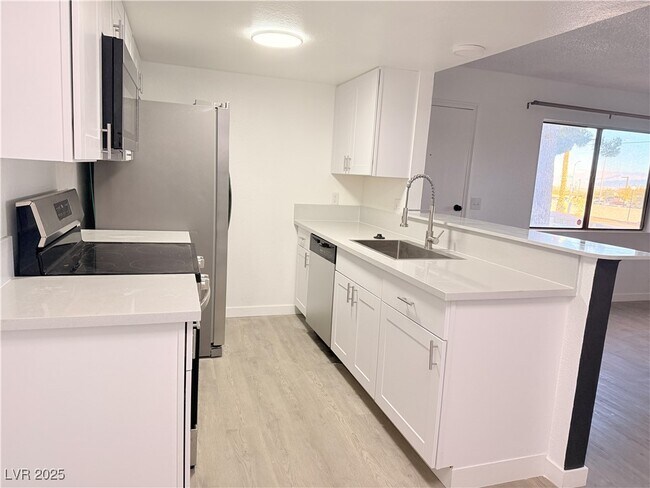 Building Photo - 601 Cabrillo Cir