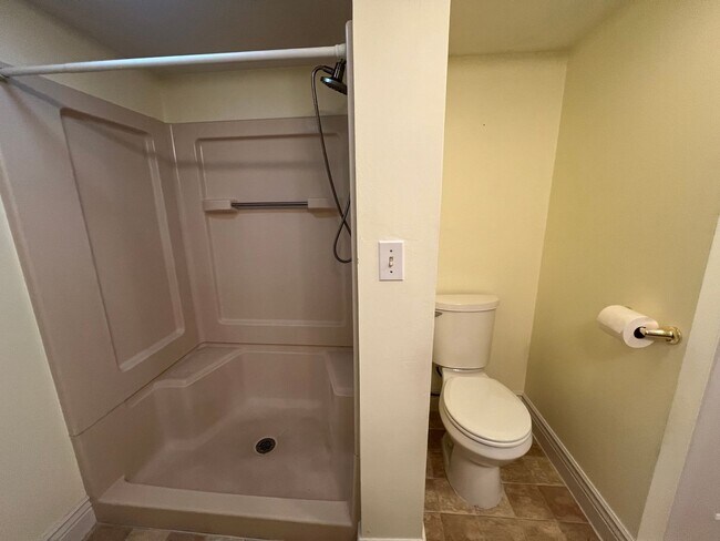 Building Photo - Spacious Family Home in Highland High School Area – Pocatello, ID!