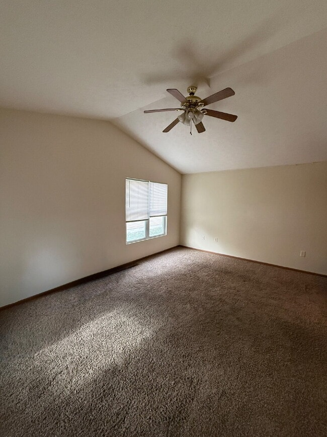 Building Photo - Charming 2-Bedroom Duplex on Campbell Road – Your Home in Sidney!