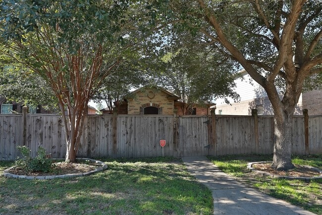 Building Photo - 8231 Gran Villa Dr