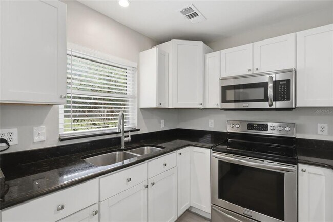 Building Photo - 550 E Minnesota Ave