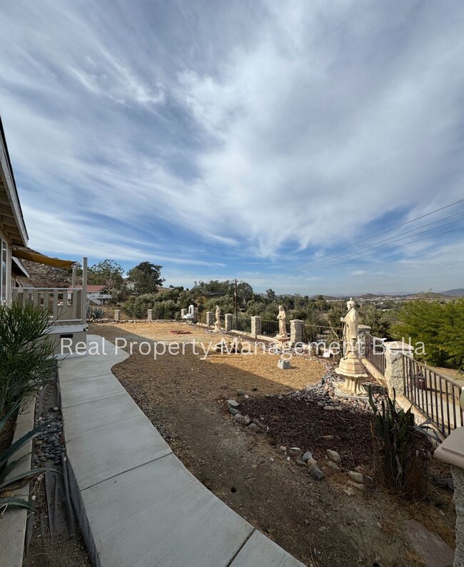 Building Photo - Spacious 4-Bedroom Retreat with Stunning V...