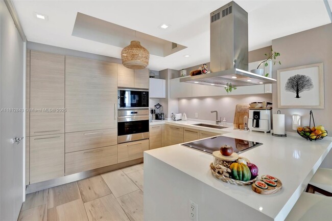 Building Photo - 17111 Biscayne Blvd