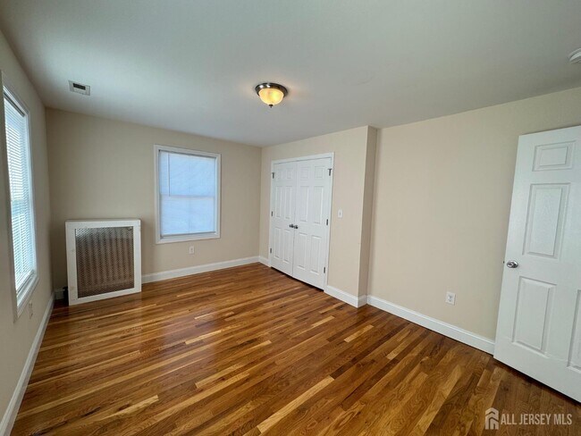 Building Photo - 150 George St