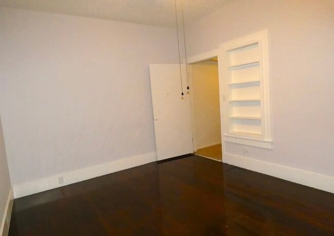 Building Photo - 301 E Sandstone St