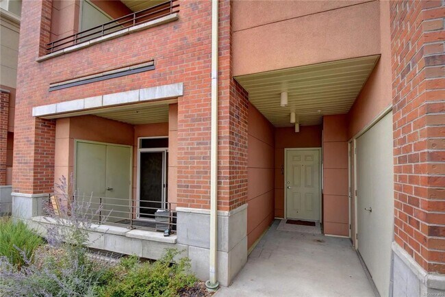 Building Photo - Park Hill 2 Bedroom 2 Bath Condo
