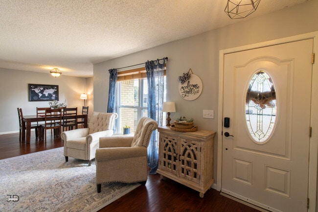 Building Photo - 5604 Greentree Ave