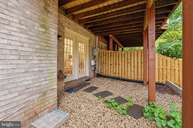 Building Photo - 3968 Clares Ct
