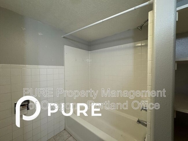 Building Photo - 3740 SE 134th Ave