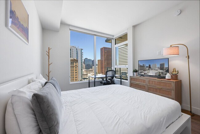 Building Photo - 702 Broadway-SI FL13-ID1251881P