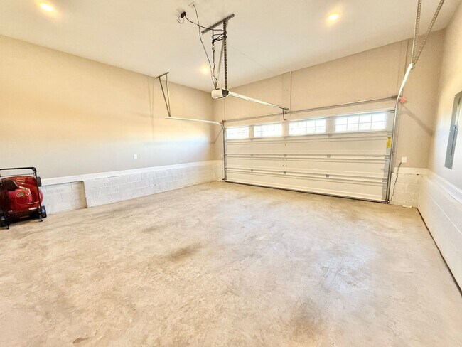 Building Photo - 100 Songberry St