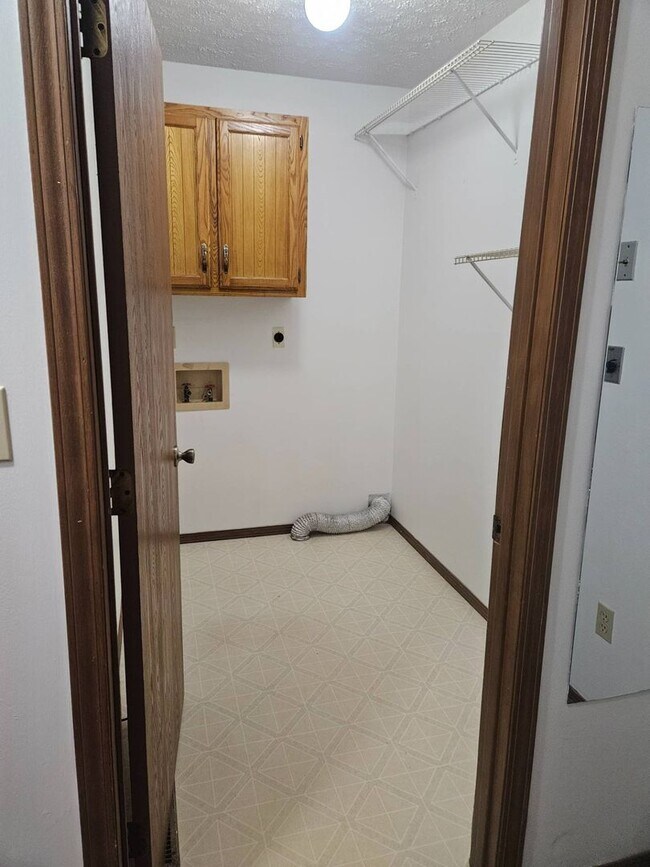 Building Photo - 607/609 W. Edgewood