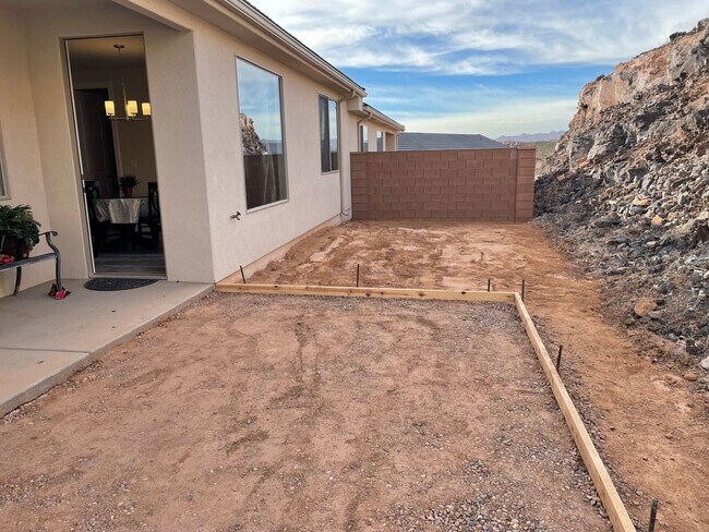 Building Photo - Great home located in Hurricane!