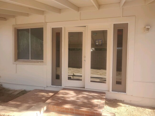 Building Photo - Prime Tempe location 3 bedroom home for re...