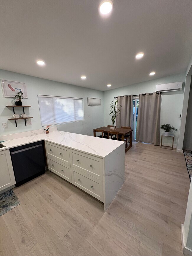 Building Photo - 7705 Poinsetta Ave