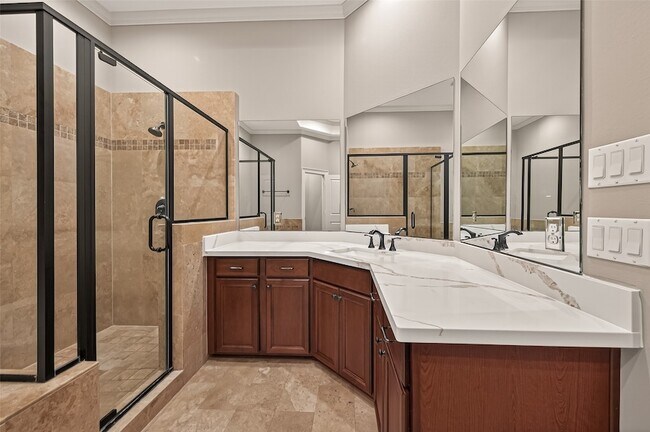 Building Photo - 232 Detering St