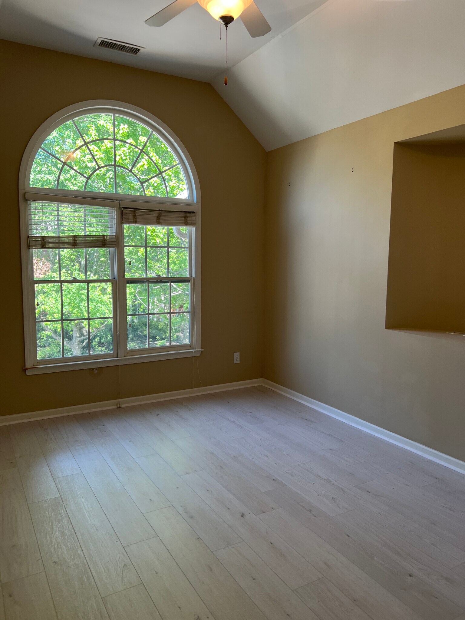 Guest room 2 - 440 Wembley Cir