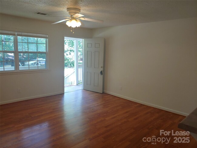Building Photo - 2316 Woodbridge Dr