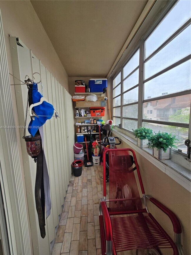 Building Photo - 1555 W 44th Pl