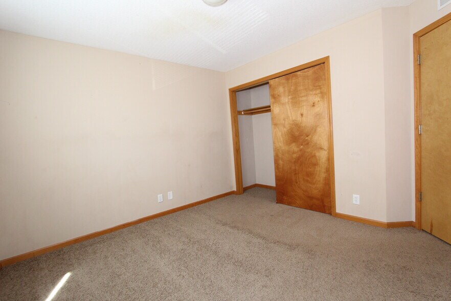 Building Photo - 915 Jackalope Ct