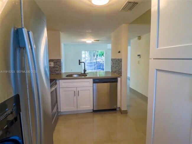 Building Photo - 14010 NE 3rd Ct