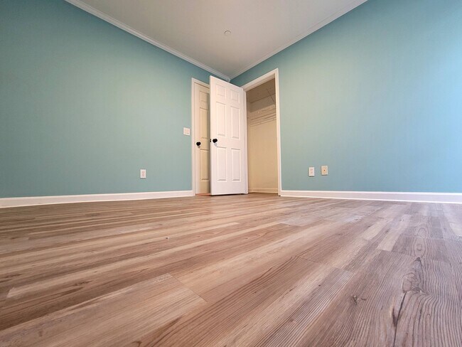 Building Photo - 730 3rd St NE