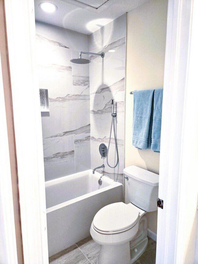 Building Photo - 7690 Hummingbird Ct