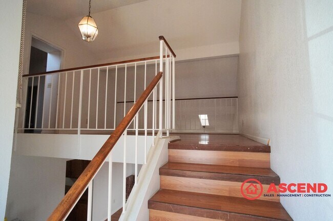 Building Photo - Splendid Home In East Bakersfield!