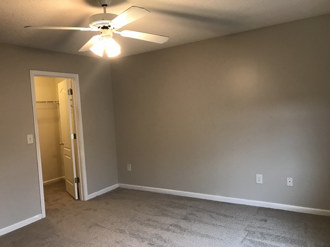 Building Photo - 219 Fox Creek Blvd