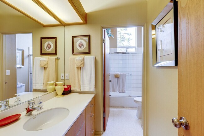 Building Photo - 2760 Trenton Ave