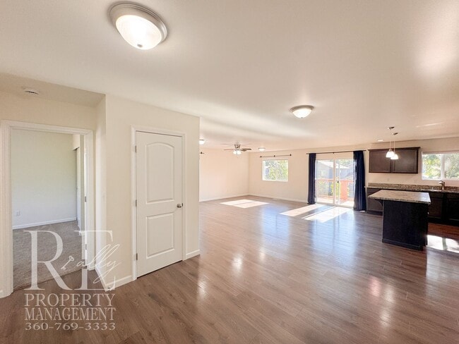 Building Photo - 4250 SE Horsehead Way