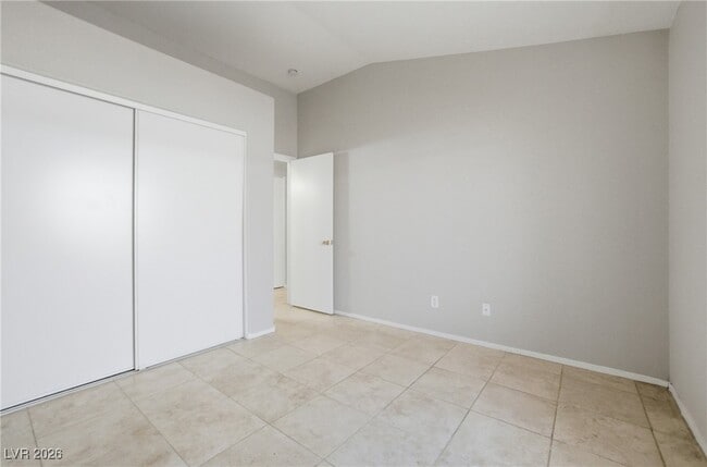 Building Photo - 5555 Airview Ct