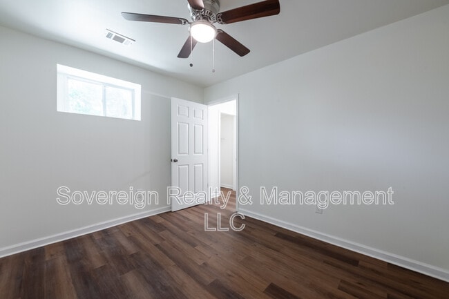 Building Photo - 450 Paines Ave NW