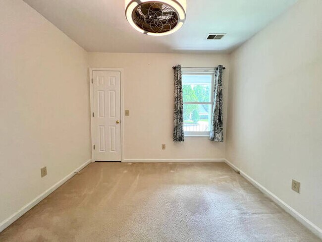 Building Photo - 104 Weatherby Ct