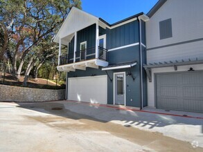 Building Photo - Sophisticated Condo with yard