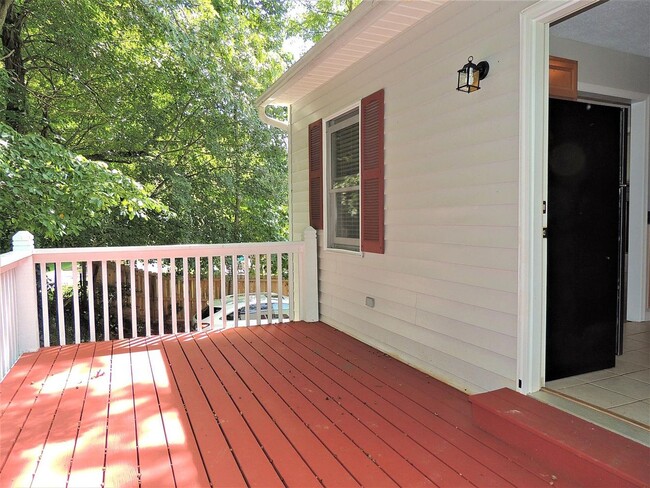Building Photo - 19 Ashwood Dr