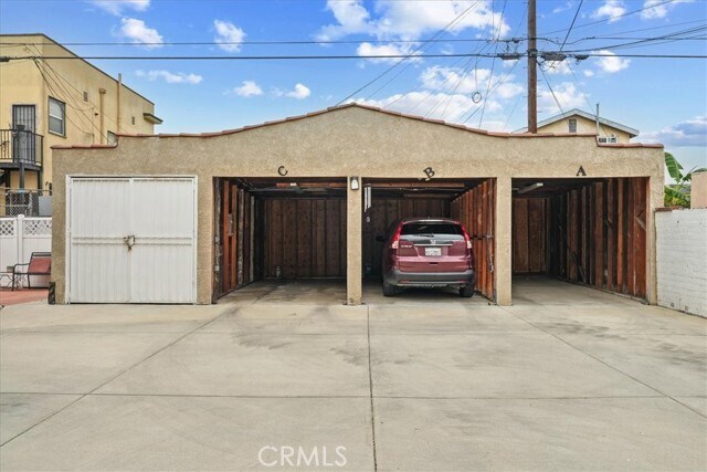 Building Photo - 2818 S Bronson Ave