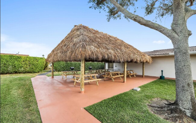 Building Photo - 5160 Las Verdes Cir