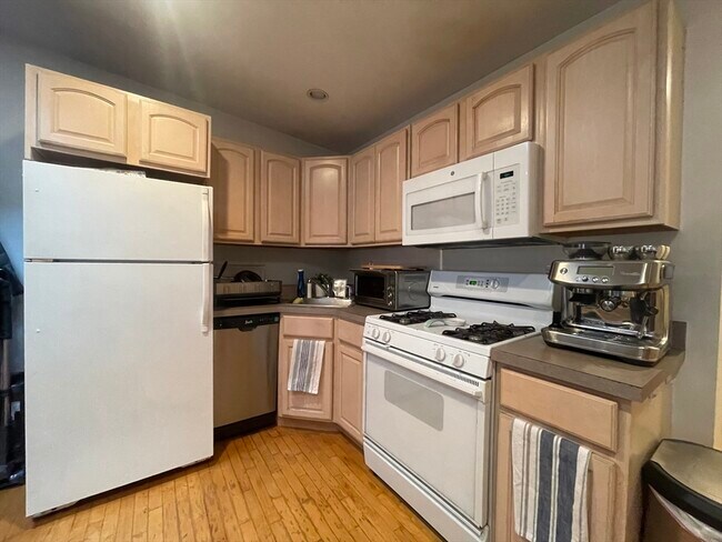 Building Photo - 39 Salutation St