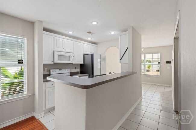 Building Photo - 17 Bushwood Dr