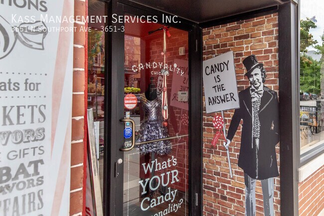 Building Photo - Newer Construction Prime Southport Corrido...