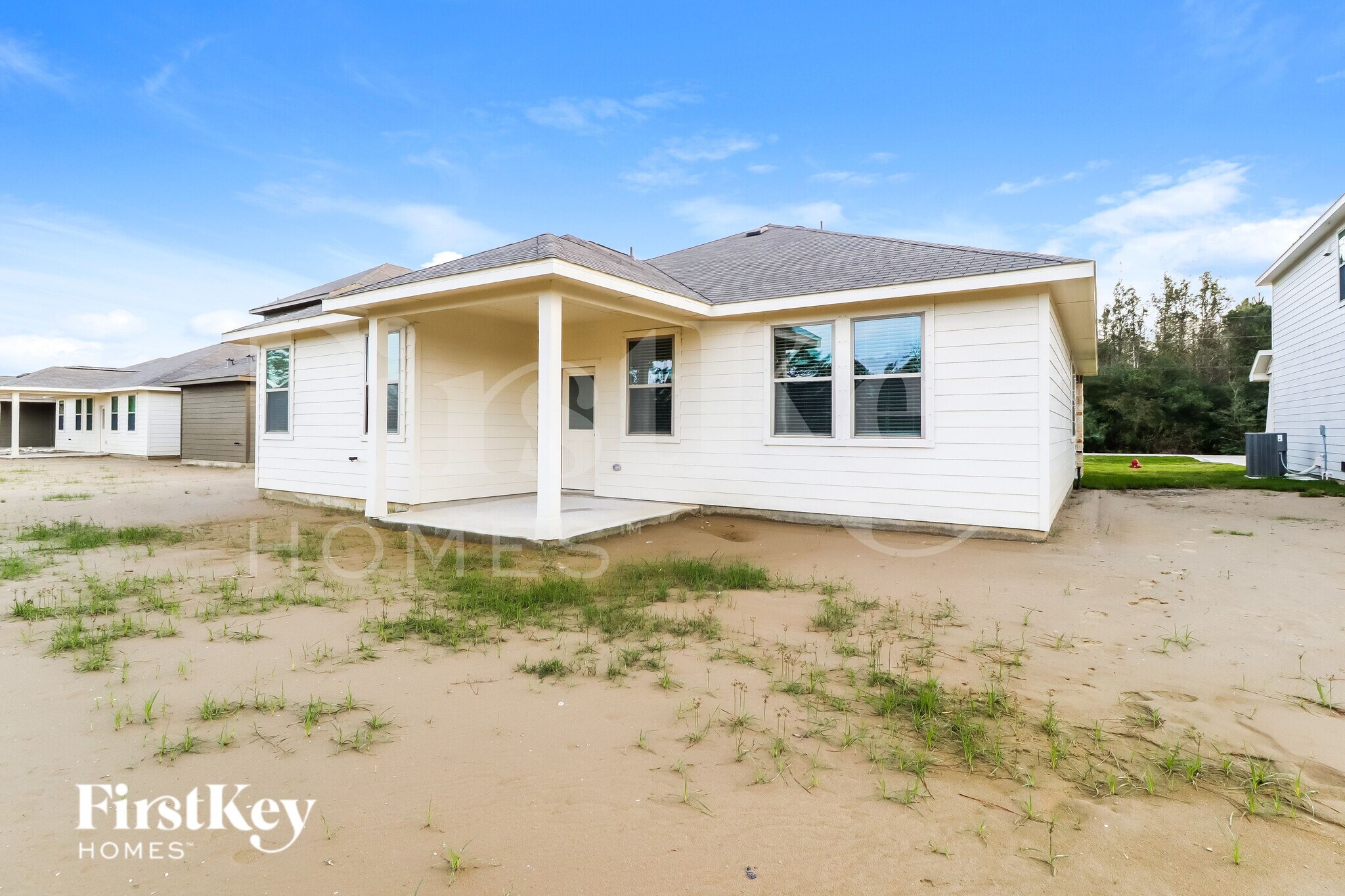 Building Photo - 14735 Country Club Dr