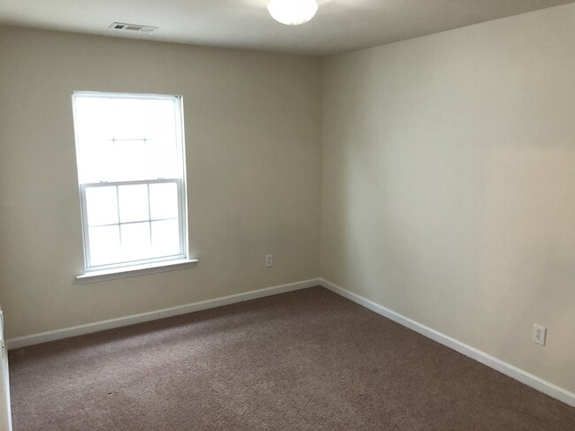 Building Photo - Conyers 3 Bed 2.5 Bath in Gated Community.