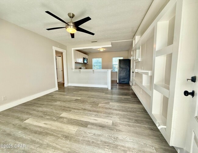 Building Photo - 1305 Flower Dr