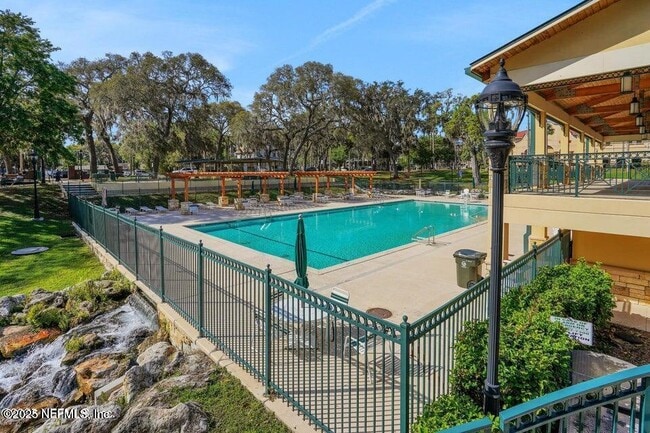 Building Photo - 1561 Stonebriar Rd